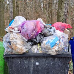 kontejner přetéká